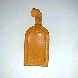 - Authentic Luggage LV Tags